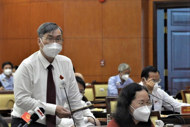 Ông Vương Đức Hoàng Quân, đại biểu HĐND TPHCM, góp ý tại hội trường (Ảnh: H.K.).