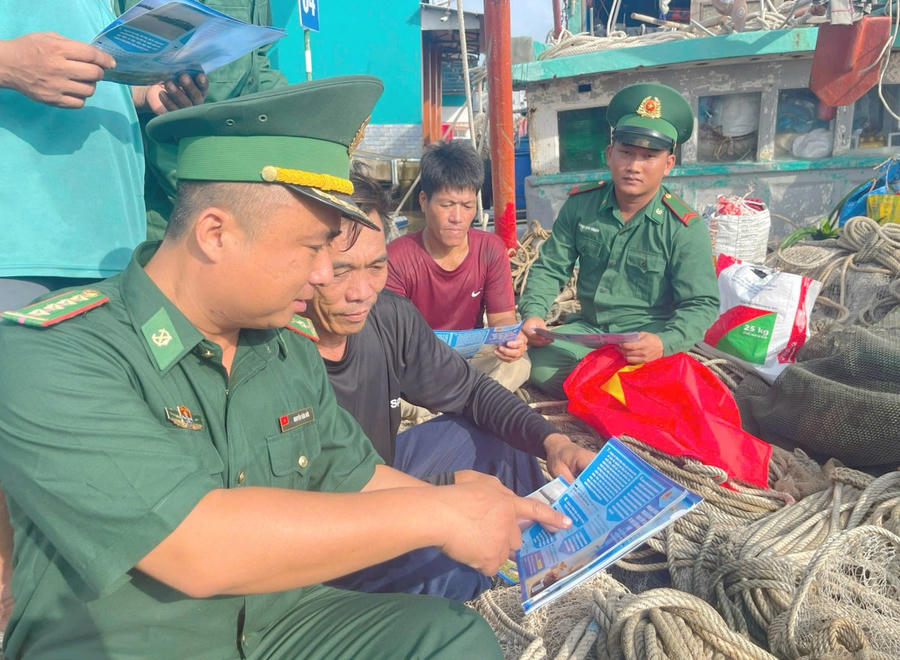 Lực lượng Biên phòng Cà Mau đẩy mạnh tuyên truyền, mở đợt cao điểm chống khai thác thủy sản IUU.