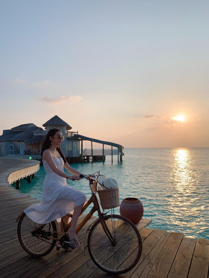 Hoa hậu Huỳnh Vy khoe 3 v&ograve;ng n&oacute;ng bỏng tại đảo quốc xinh đẹp Malpes