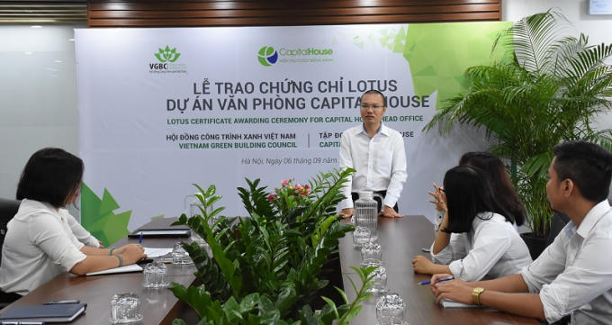Ông Trịnh Tùng Bách - Giám đốc Ban Nghiên cứu và Phát triển Capital House phát biểu tại Lễ trao chứng chỉ LOTUS.