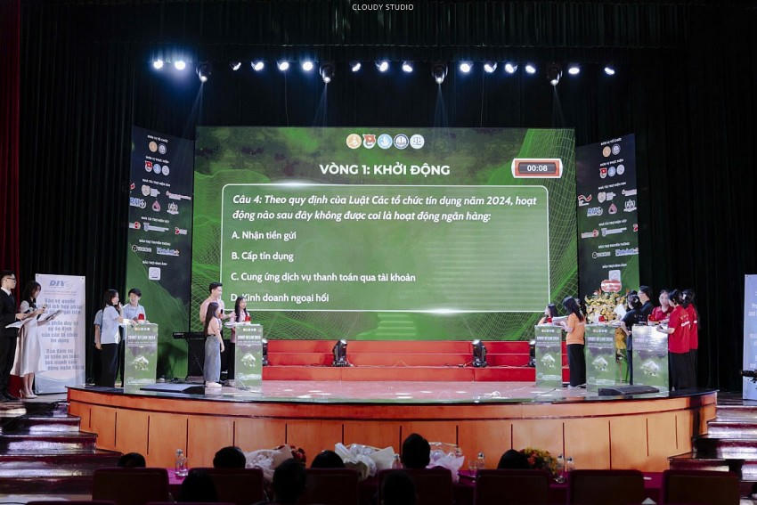 Các đội đang tranh tài với nhau.