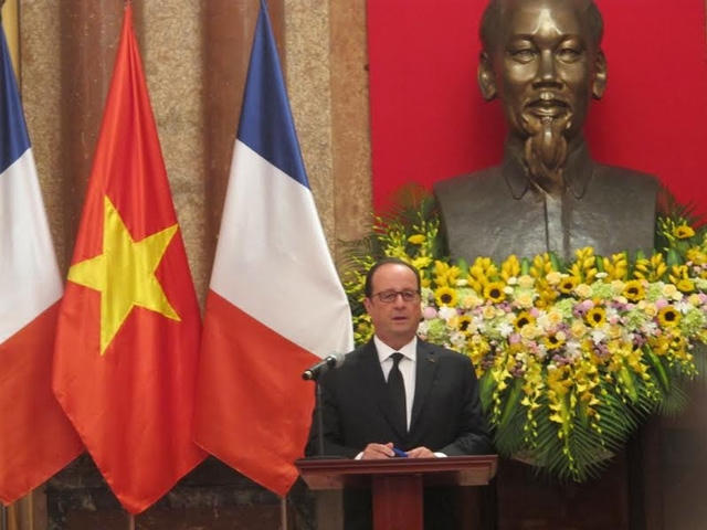 Tổng thống Pháp Hollande trong cuộc họp báo với Chủ tịch nước Trần Đại Quang sáng 6/9. (Ảnh: Nam Hằng)