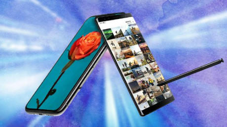 Note 8 có bút S Pen còn iPhone X thì không.