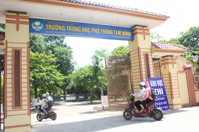 THPT Tam Nông (Tam Nông) có thành tích về chất lượng giáo dục nằm trong top 5 của tỉnh Phú Thọ. Năm 2013, trường nhận danh hiệu trường đạt chuẩn Quốc Gia. Đến năm 2015 - 2017 nhận bằng khen của Thủ tướng Chính phủ.