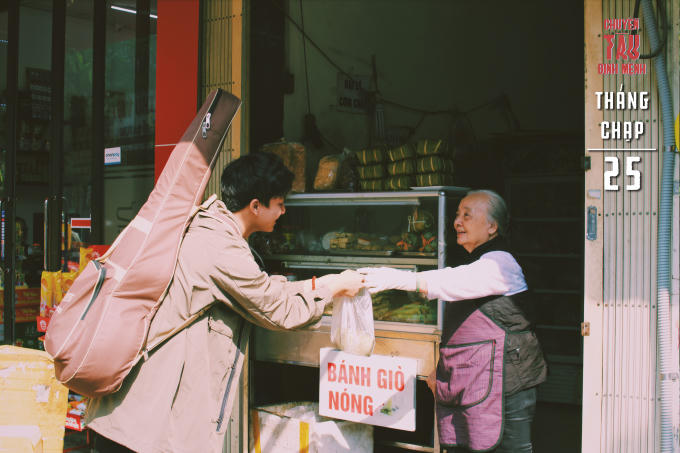 “Tôi đi dạo quanh phố phường, ngắm lại Hà Nội một chút, đi chợ Tết mua quà, bánh về cho gia đình.”