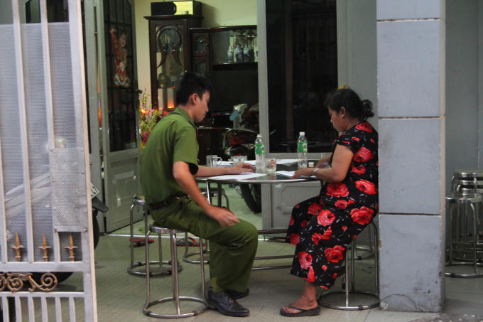 Cơ quan công an ghi lời khai nhân chứng.