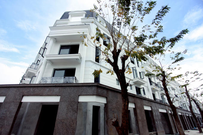 Nhà phố Thương mại Victoria được bàn giao thô với giá mỗi căn từ 3,2 đến 6,5 tỷ đồng