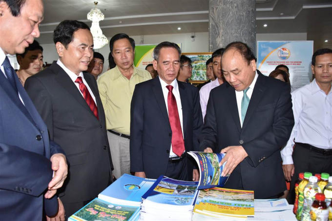 Thủ tướng Nguyễn Xuân Phúc dự hội nghị xúc tiến đầu tư tại Hậu Giang.