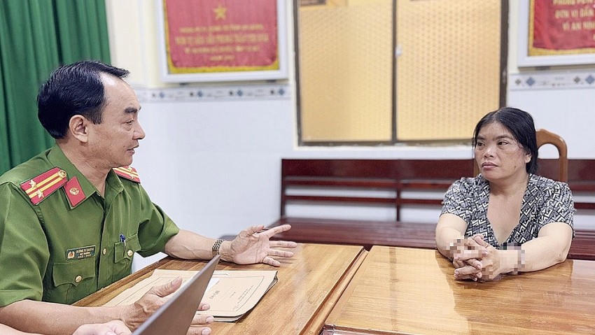 Cơ quan điều tra lấy lời khai hung thủ Nguyễn Thị Kiều Phương.