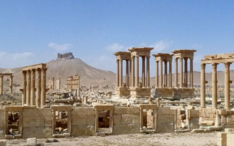 Cảnh hoang tàn, đổ nát tại thành phố Palmyra. (Ảnh: Reuters)
