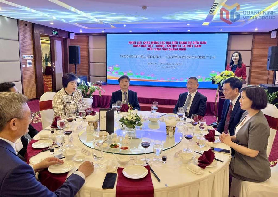 Bà Nguyễn Thị Hạnh, Phó Chủ tịch UBND tỉnh phát biểu chào mừng Đoàn đại biểu đến thăm Quảng Ninh.