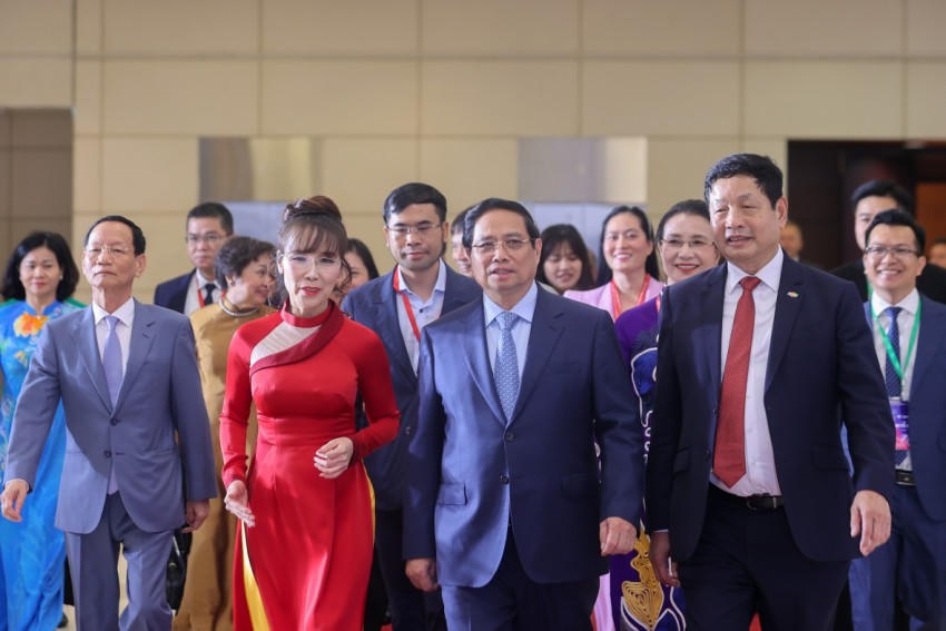 Thủ tướng Chính phủ Phạm Minh Chính tới dự chương trình Mô hình Toàn cảnh Kinh tế tư nhân lần thứ nhất - Ảnh: VGP