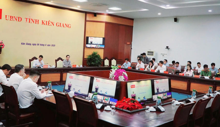 Quang cảnh buổi làm việc