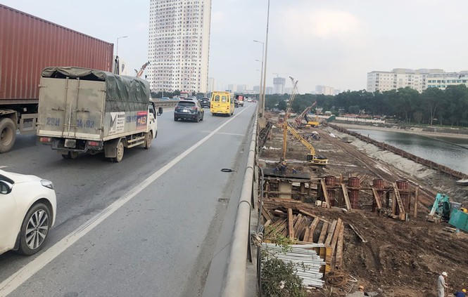 Công trường giao thông hối hả thi công sau khi dỡ lệnh 'đóng cửa' - ảnh 6