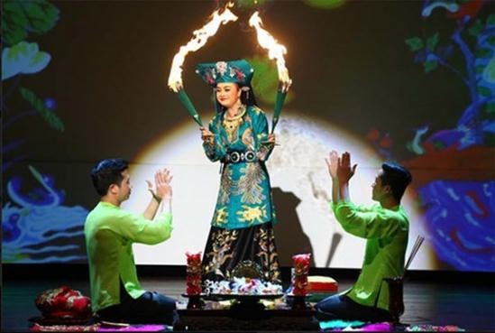 Theo nhiều nhà nghiên cứu, đạo Mẫu thực sự là một tổng thể lộng lẫy tinh tế, xứng đáng đại diện cho văn hoá dân tộc trong mọi hoạt động quảng bá sắp tới cho văn hoá Việt Nam trên toàn thế giới. (Ảnh: T.L)