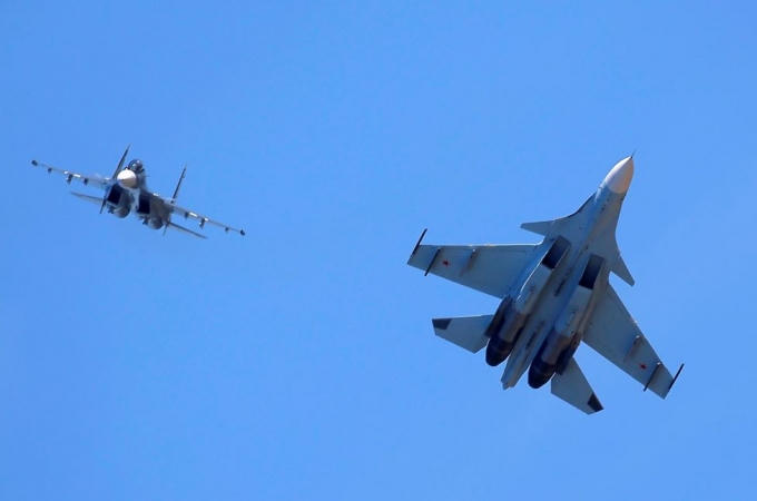 Màn nhào lộn của Su-30SM. (Ảnh: Reuters)