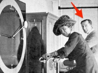 Một người sống sót khác trong vụ chìm tàu - anh Lawrence Beesley - đã đột nhập phim trường “A Night to Remember” (1958) bởi muốn được xuất hiện trong cảnh tàu chìm.