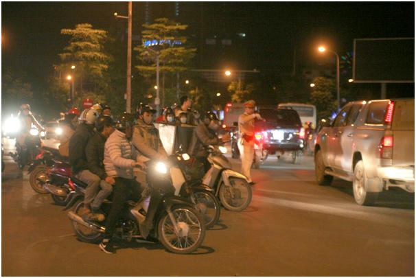 Tại các nút giao trên trục đường này, lực lượng CSGT đã rất nỗ lực điều tiết để dòng xe lưu thông được thông suốt.