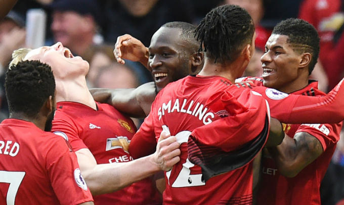 Niềm vui sướng tột độ của các cầu thủ MU.