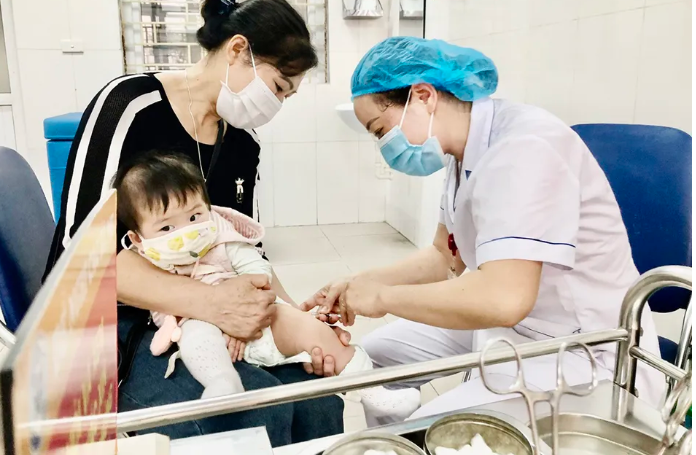 Số ca mắc sởi theo tuần chưa có xu hướng giảm. Ảnh: Trần Thảo