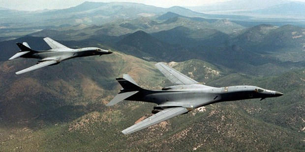 Hai máy bay ném bom B-1B của Mỹ. (Ảnh: Reuters)