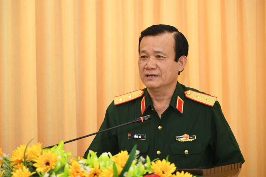 Trung tướng Hồ Văn Thái - Chính ủy Quân khu 9 phát biểu tại buổi hội thảo