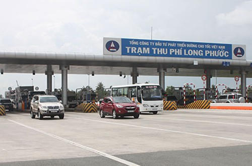 Việc VECE đề xuất từ chối phục vụ 2 xe ô tô trên đường cao tốc khiến dư luận dậy sóng.