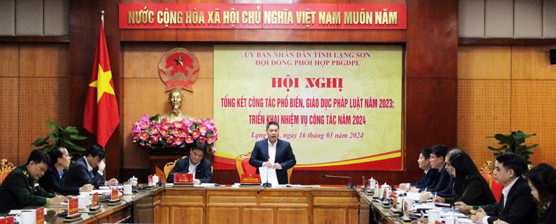 Đồng chí Đoàn Thanh Sơn, Phó Chủ tịch UBND tỉnh, Chủ tịch Hội đồng phối hợp PBGDPL tỉnh phát biểu kết luận hội nghị