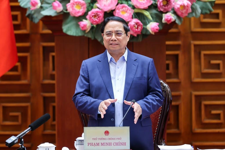 Thủ tướng Phạm Minh Chính nêu rõ Thường trực Chính phủ đồng tình về mặt chủ trương; đây là những dự án lớn góp phần xây dựng thủ đô "sáng xanh, sạch đẹp", hiện đại, tầm cỡ quốc tế, nên Hà Nội, cùng các bộ, ngành liên quan hoàn thiện đề án, báo cáo Đảng ủy Chính phủ, Chính phủ xin chủ trương của Bộ Chính trị .