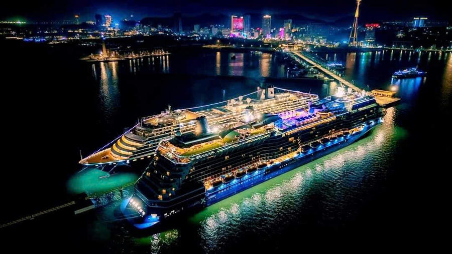 Với lợi thế cơ sở hạ tầng đồng bộ, có cảng tàu du lịch chuyên biệt, Quảng Ninh nằm trong hải trình được nhiều du khách yêu thích.