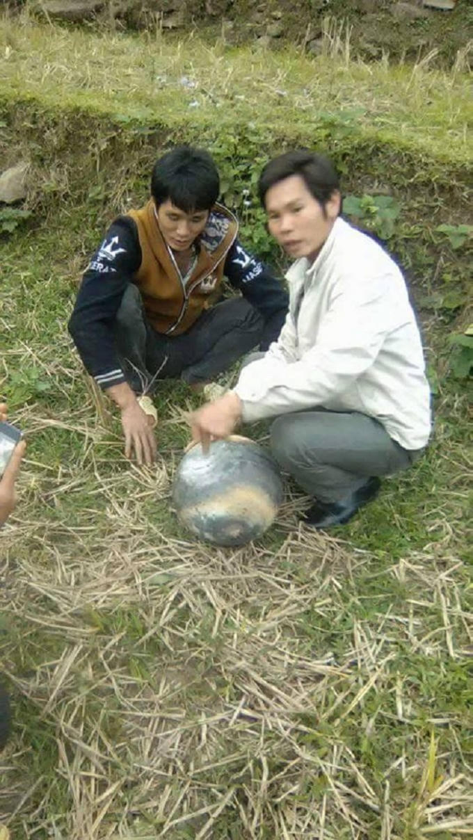Một vật thể lạ khác cũng đã được một người đánh cá phát hiện tại Yên Bái