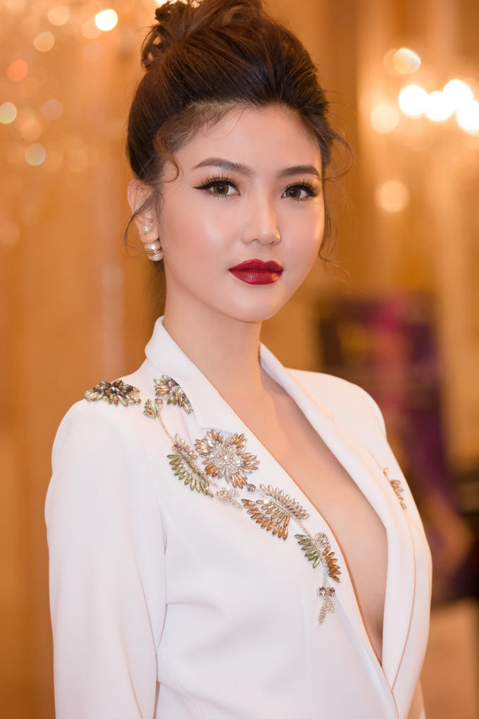Ngọc Duy&ecirc;n c&aacute; t&iacute;nh nhưng vẫn rất gợi cảm sau c&ocirc;ng khai bạn trai đại gia