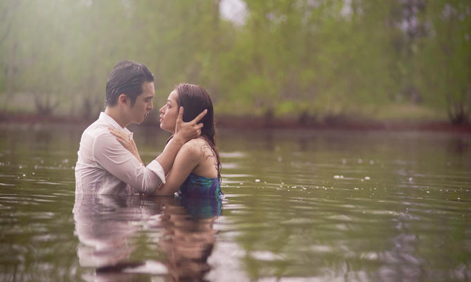 Chi Pu hát mộc lay động trên nền guitar