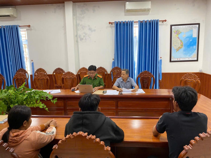 TGV tham gia lấy lời khai bị can xâm hại tình dục trẻ em tại CQĐT Kiên Giang