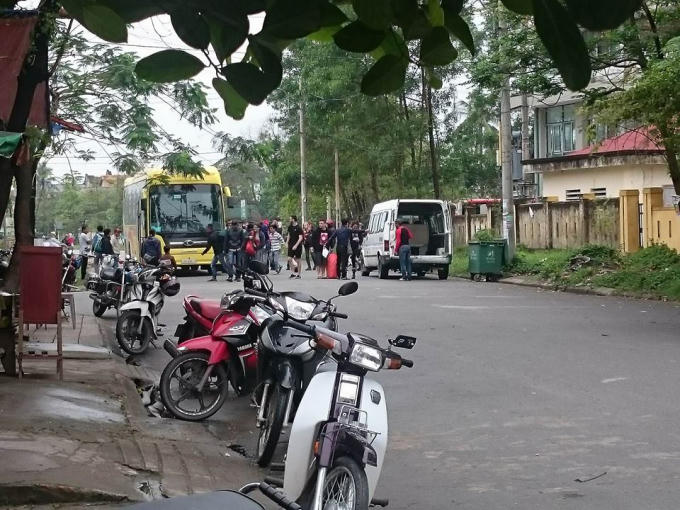 "Bến xe lậu" nhà xe Hưng Thành trả khách gần đây tại khu vực gần Bệnh viện mắt (TP Huế).
