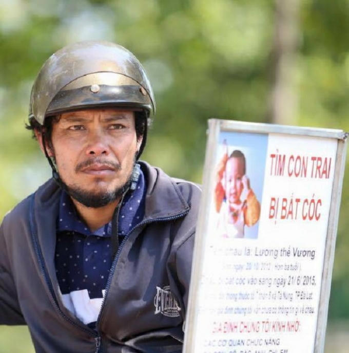 Anh đen đi nhiều, râu tóc dài ra.