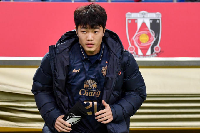 Giờ thì Xuân Trường quen với chiếc ghế dự bị hơn, để rất lo cho tiền vệ này