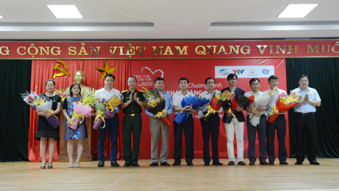 Các đơn vị tổ chức chương trình "Trái tim cho em" tại BVĐK tỉnh Phú Thọ.