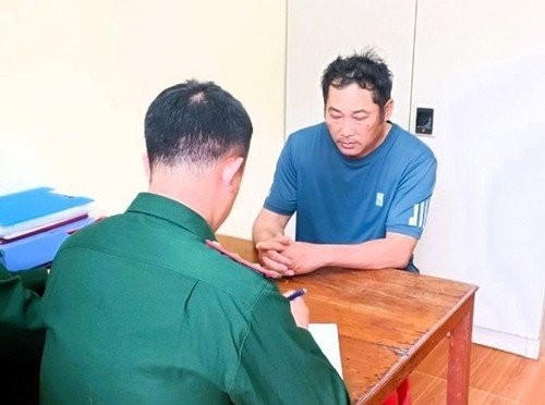 Nguyễn Hùng Sơn tại cơ quan chức năng.