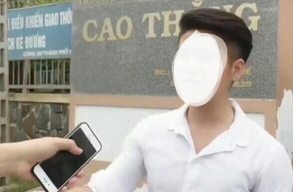 Những người trả lời phỏng vấn lần lượt tự giới thiệu là học sinh của các trường THPT tại TP Huế. (Ảnh cắt từ clip)