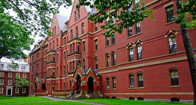Hình ảnh ngôi trường Harvard nổi tiếng.