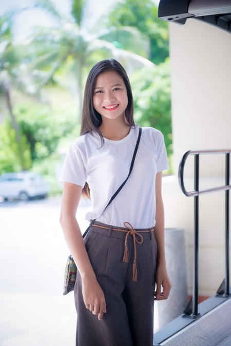 Hoa hậu Việt Nam 2016: Thí sinh miền Nam khoe streetstyle cực chất ở sân bay Cát Bi