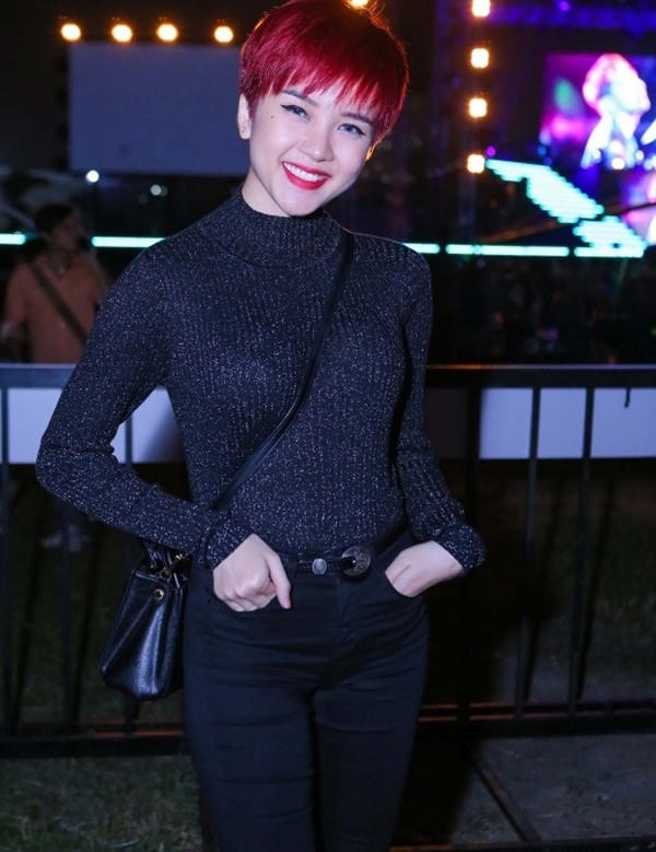 Bảo Trâm công khai đến cổ vũ bạn trai trong liveshow. Ảnh: Internet