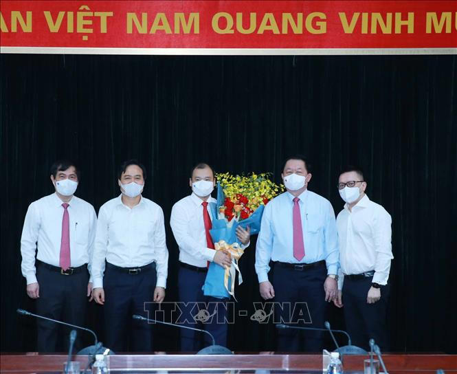 vnapotalxaydungdangvahethongchinhtridongchilehaibinhgiuchucphotruongbantuyengiaotrunguongstand-16296584460592146359679