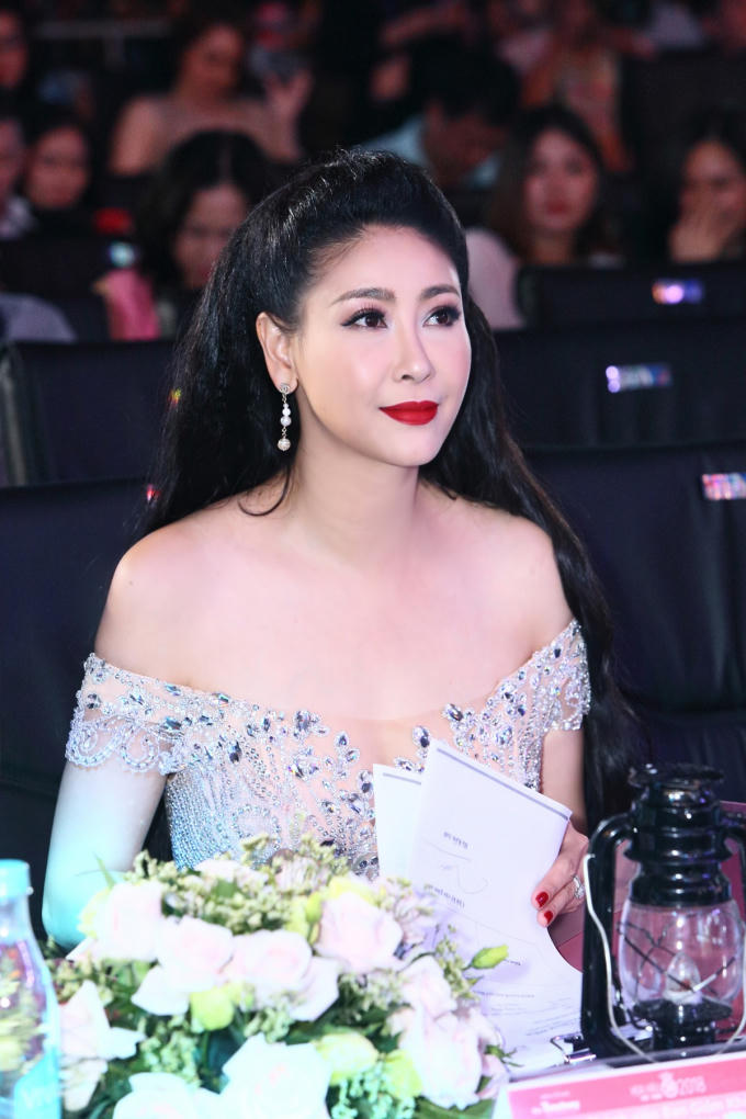 Diện váy Hoàng Hải, Hà Kiều Anh, Diệu Hoa khoe nhan sắc không tuổi tại chung kết Hoa hậu Việt Nam 2018