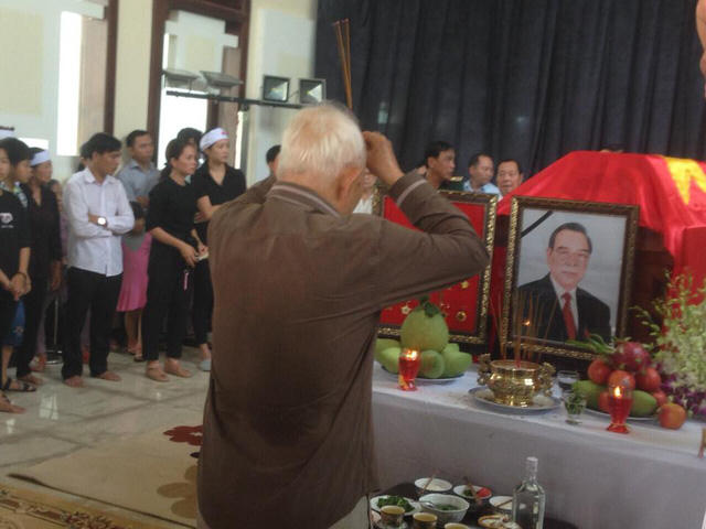 Công tác chuẩn bị lễ tang mới bắt đầu đã có rất nhiều người đến viếng