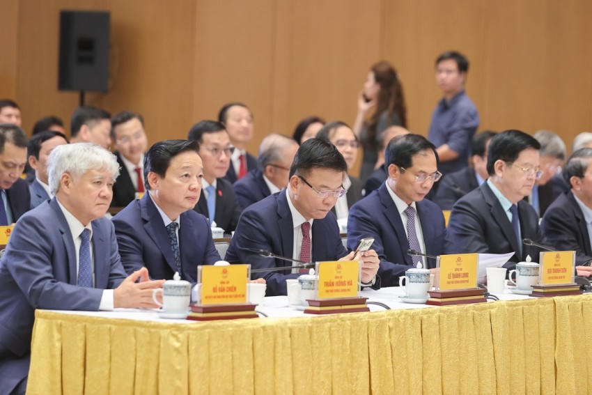 Chủ tịch Ủy ban Trung ương MTTQ Việt Nam Đỗ Văn Chiến cùng các Phó Thủ tướng tham dự hội nghị.