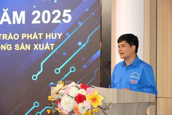 Anh Nguyễn Văn Thuấn, Ủy viên BCH Trung ương Đoàn, Bí thư Đoàn Thanh niên TKV, phát biểu tại hội nghị.