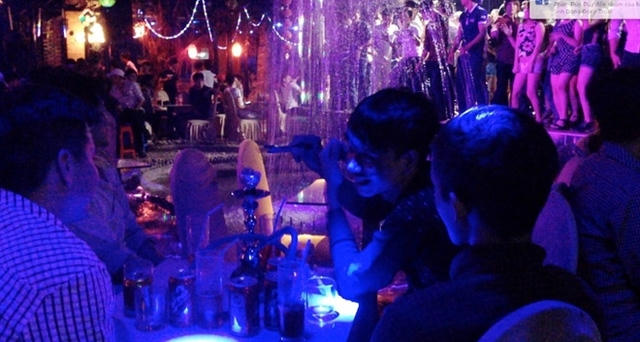 Nhiều dân chơi đang sử dụng ma túy tại quán bar Bon Sai.