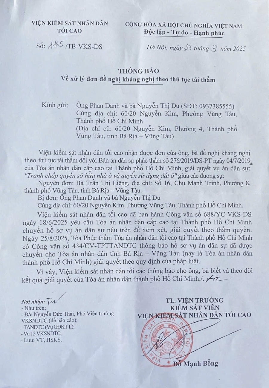 Thông báo của VKSND Tối cao và Giấy xác nhận của TAND Tối cao về việc xem xét đơn đề nghị kháng nghị theo thủ tục tái thẩm đối với đơn đề nghị của ông Phan Danh và vợ là bà Nguyễn Thị Du.